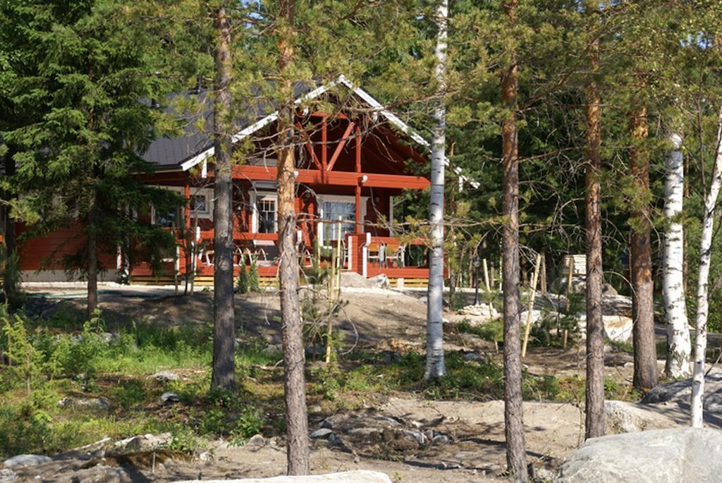Kartanohotelli Satulinna Huvilat Hirvensalmi Экстерьер фото
